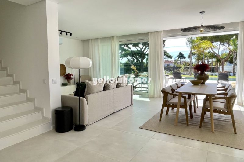 Moradias modernas V4 com jardim privado e piscina perto de Vilamoura/Vila Sol